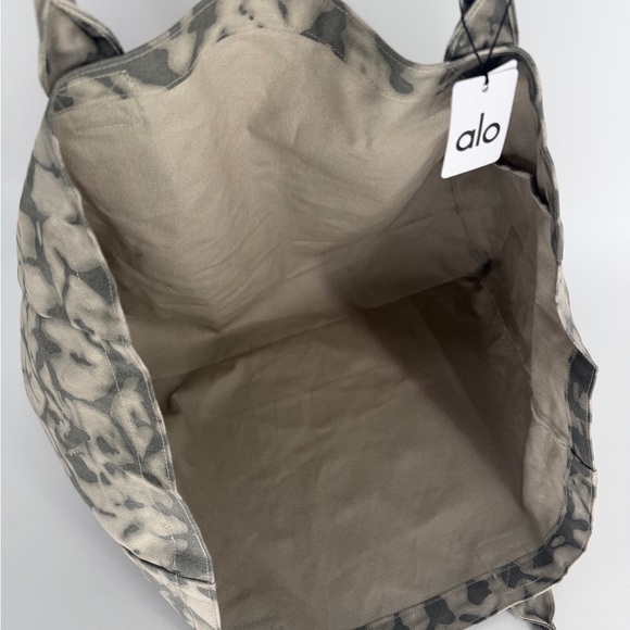 Brand New Alo Yoga Iconic Grey Tie Dye Shopper Bag - Picture 4 of 8